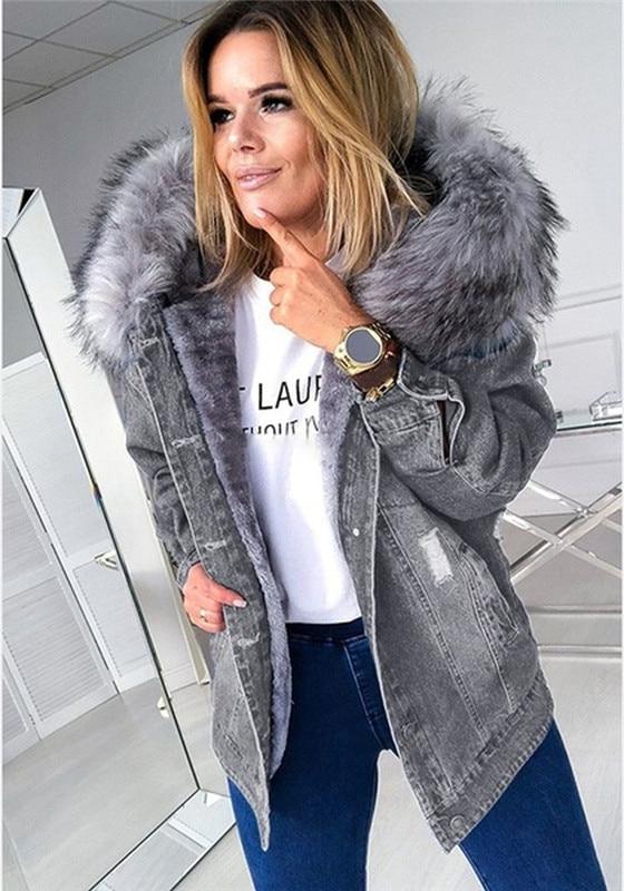 Dame Parkasjakke i Denim – Lang Passform – Faux Fur Hette – Varm og Trendy