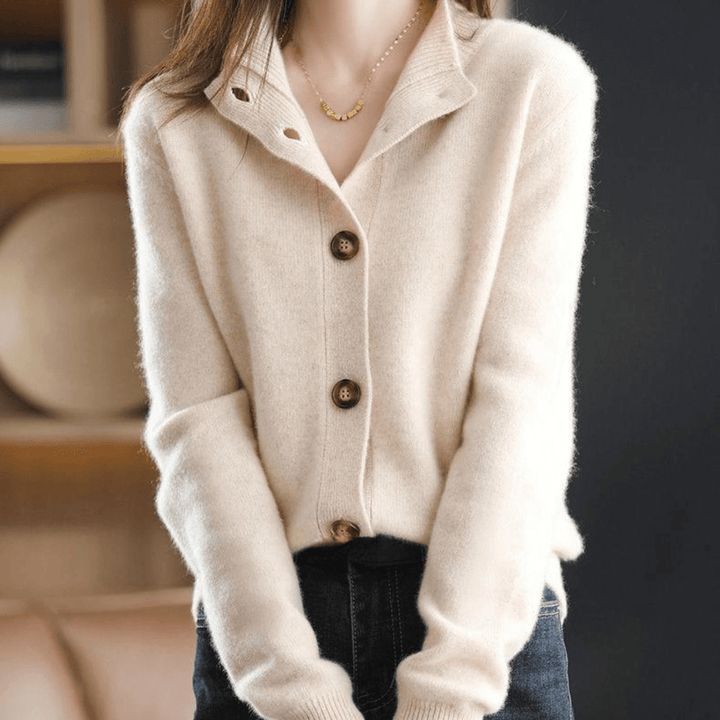 Polokrage Fuzzy Strikket Cardigan, Kneppet Front for kvinner