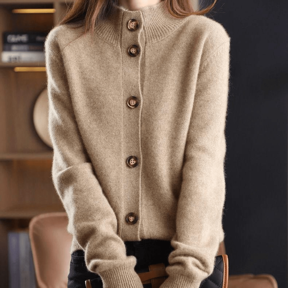 Polokrage Fuzzy Strikket Cardigan, Kneppet Front for kvinner