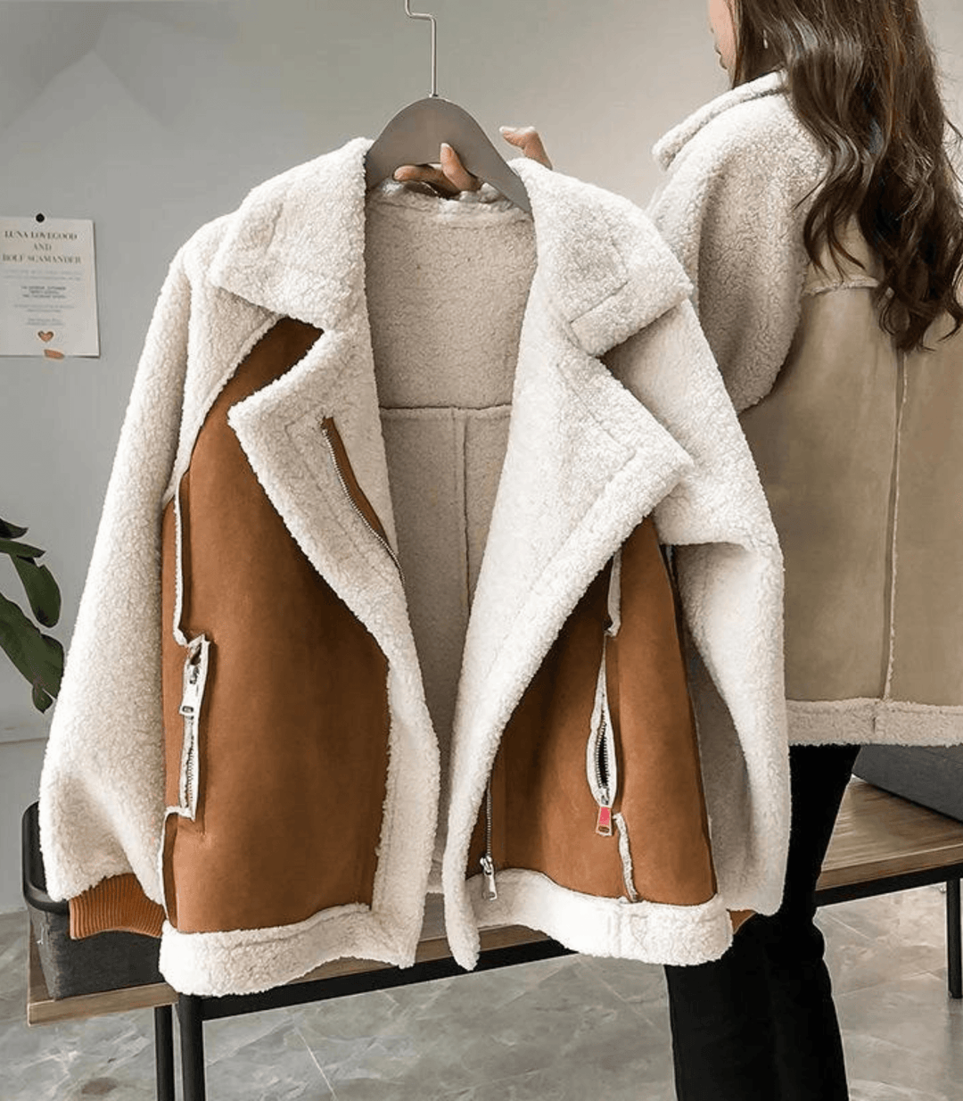 Dame Shearling Jakke - Semsket Ytre - Mykt Pelskledd Fôr - Oversized Passform - Notch Krage - Glidelåslukking